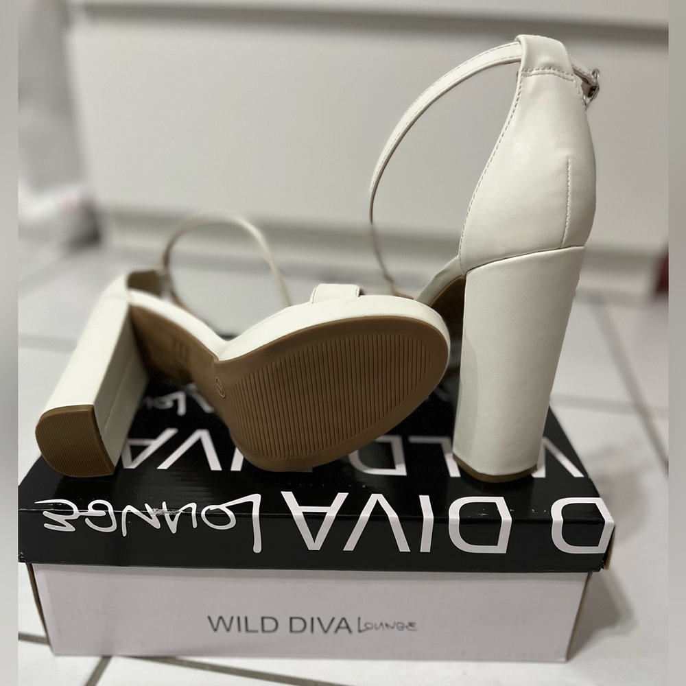 White heels - Picture 3 of 4